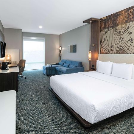 La Quinta Inn & Suites By Wyndham Nashville Downtown Stadium Екстериор снимка