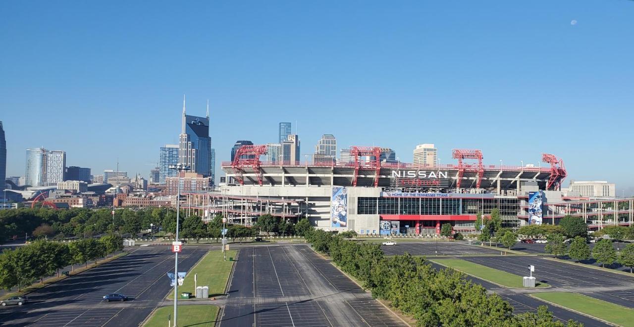 La Quinta Inn & Suites By Wyndham Nashville Downtown Stadium Екстериор снимка