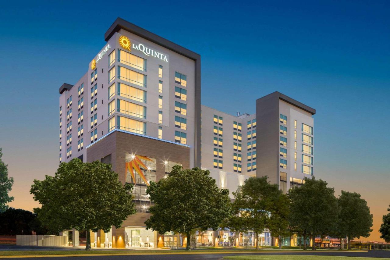 La Quinta Inn & Suites By Wyndham Nashville Downtown Stadium Екстериор снимка