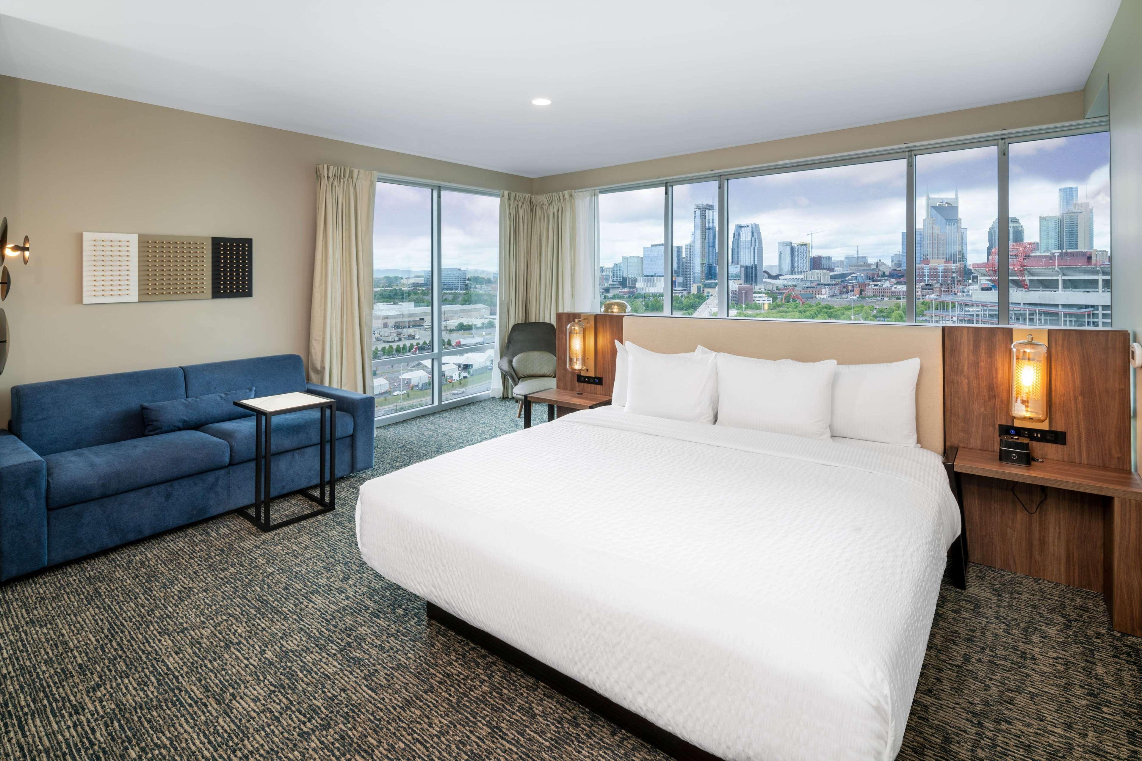 La Quinta Inn & Suites By Wyndham Nashville Downtown Stadium Екстериор снимка